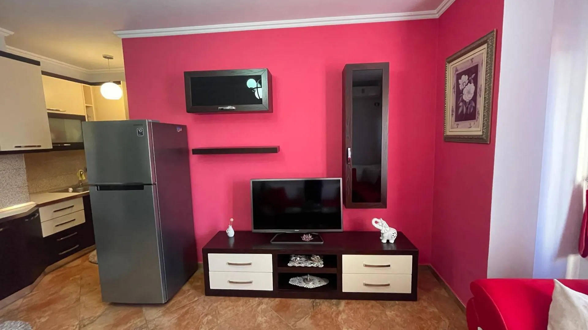 Central Comfy Apartment Tiran