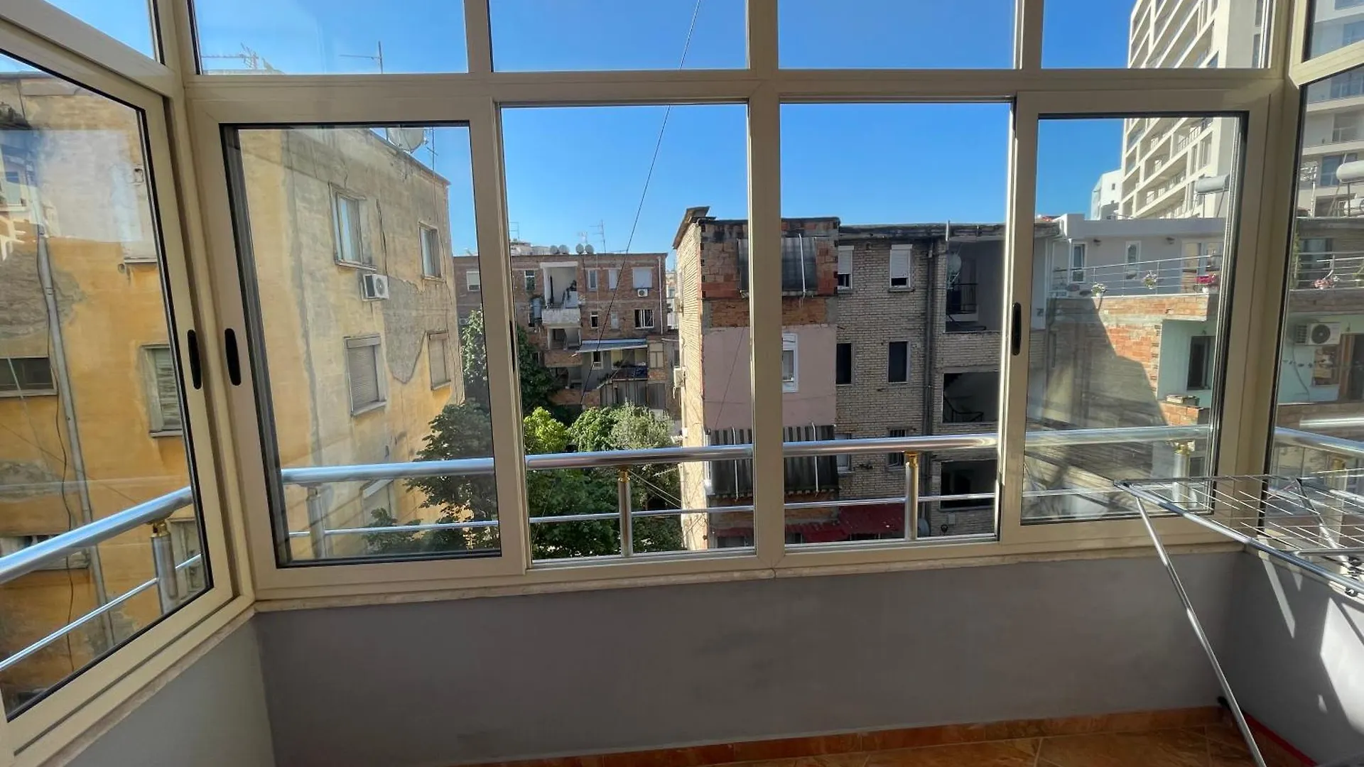 Central Comfy Apartment Tiran
